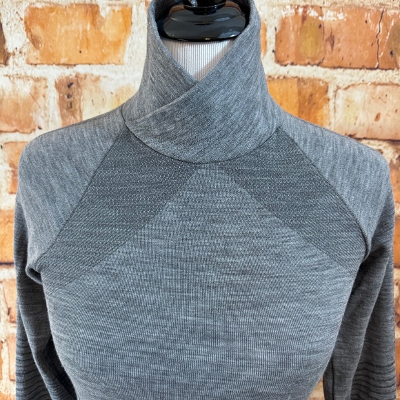 Athleta Turtleneck - Picture 1 of 4
